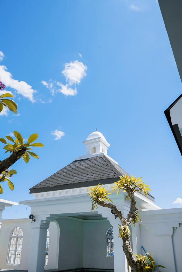 Mahalaya The Legacy Hotel Surakarta  Экстерьер фото